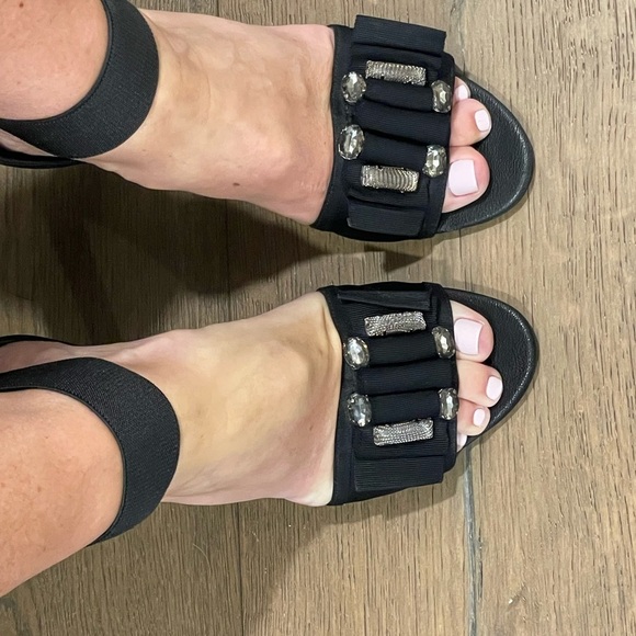 Tory Burch Black Elastic Ankle Strap Embellished Jewel High Heel Pumps Size 8 - Picture 11 of 11